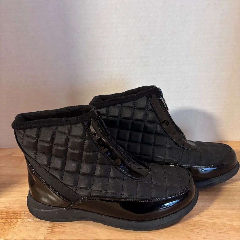 Totes Black Quilted Boots 6W Faux Fur Lined Zip Front Winter Snow‎ Boots Women